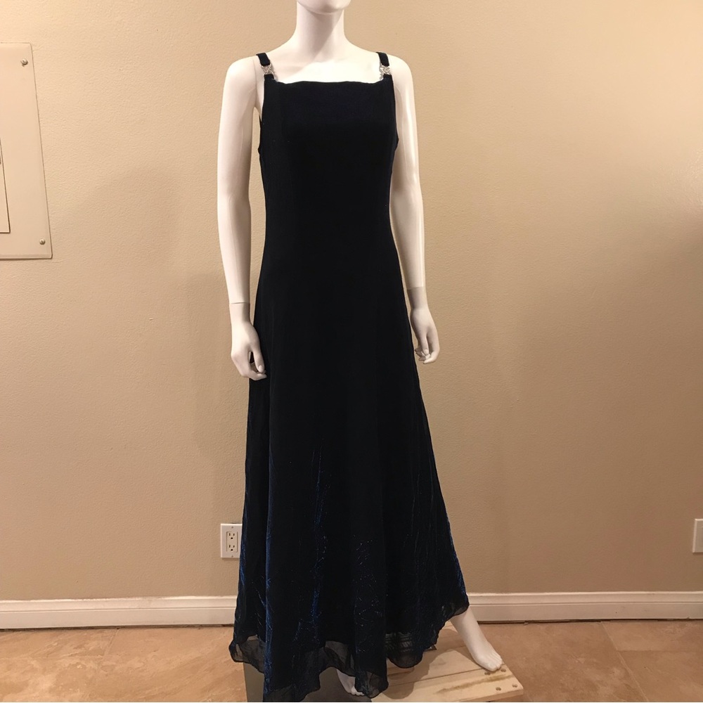 Elegant Navy Blue Sleeveless Evening Dress